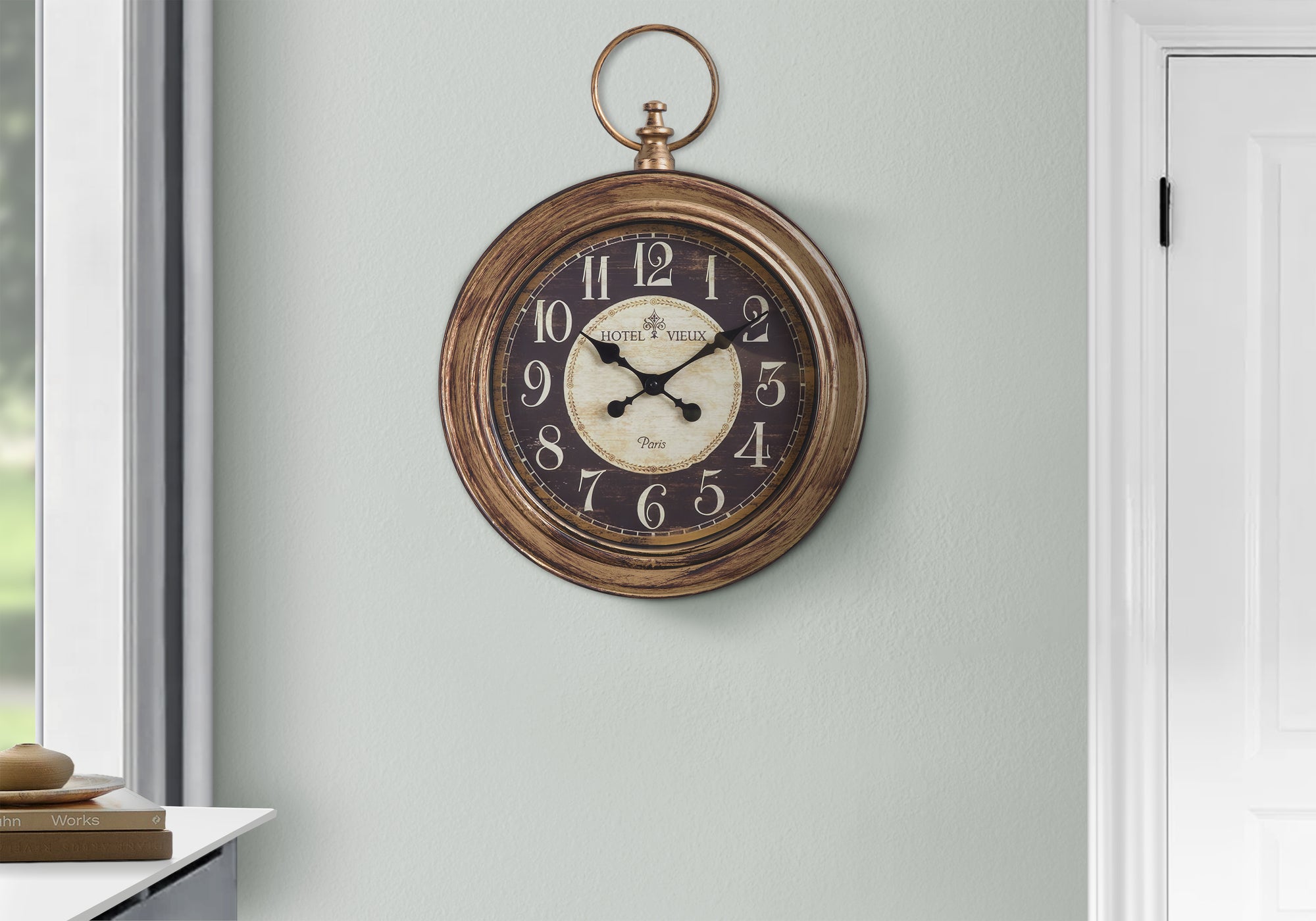MN-659092 Clocks, 18