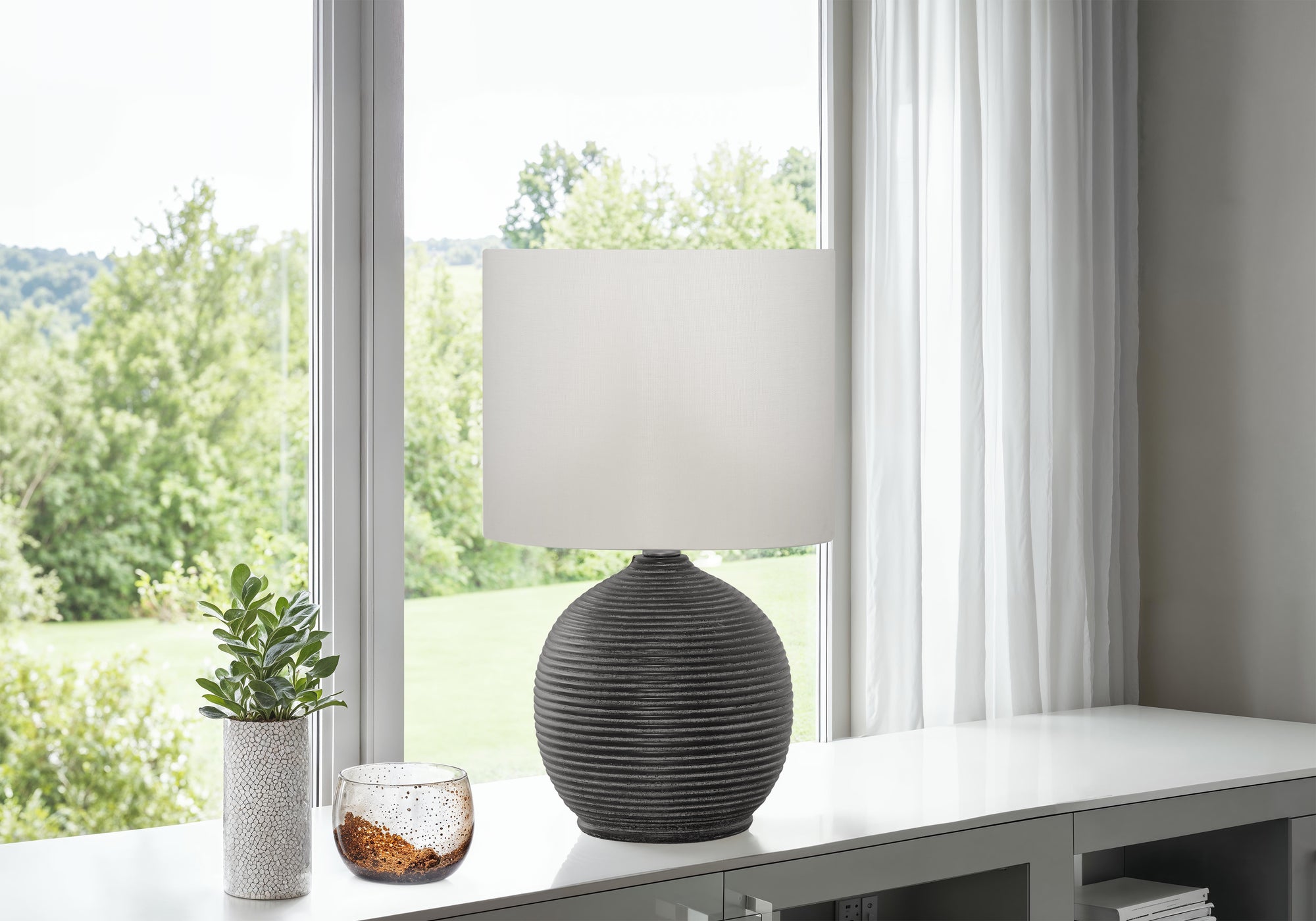 MN-519764    Lighting, 16"H, Table Lamp, Black Resin, Ivory / Cream Shade, Contemporary