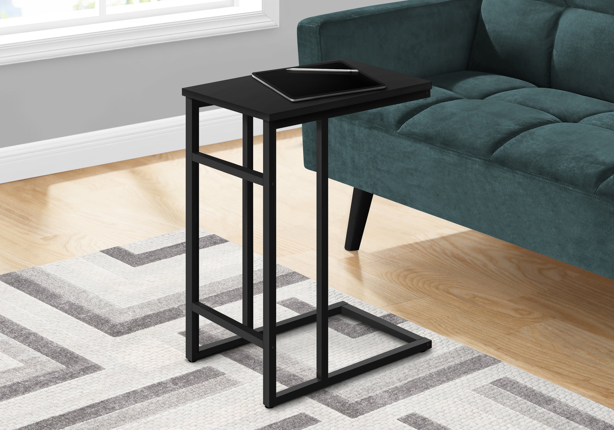 MN-372170    Accent Table - 24"H / Black / Black Metal